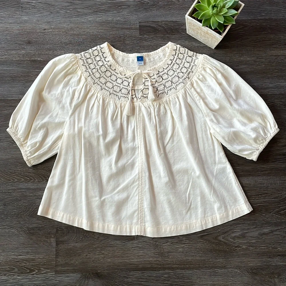 Old Navy Puff Sleeve Blouse Women’s Small Notch Tie Neck Smocked Yoke
